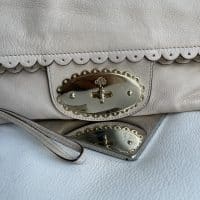 Mulberry Cookie Clutch in Pebbled Beige Soft Matte Leather with shiny gold hardware - Image 4